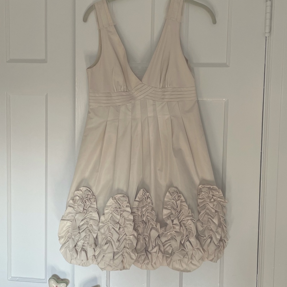 BCBGMAXAZRIA off white cocktail dress